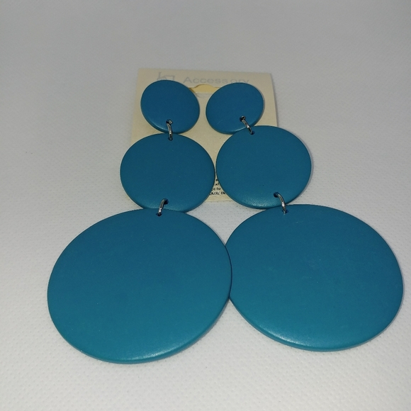 Gorgeous vintage style dangle earrings. - Picture 4 of 4